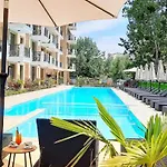 Emilia Romana Park Aparthotel 3*