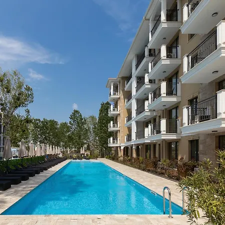 Апартхотел Emilia Romana Park 3*