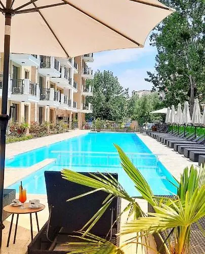 Emilia Romana Park 아파트호텔 4*