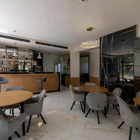 Emilia Romana Park Aparthotel
