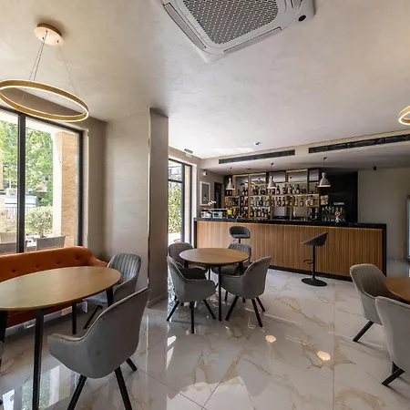 Aparthotel Emilia Romana Park