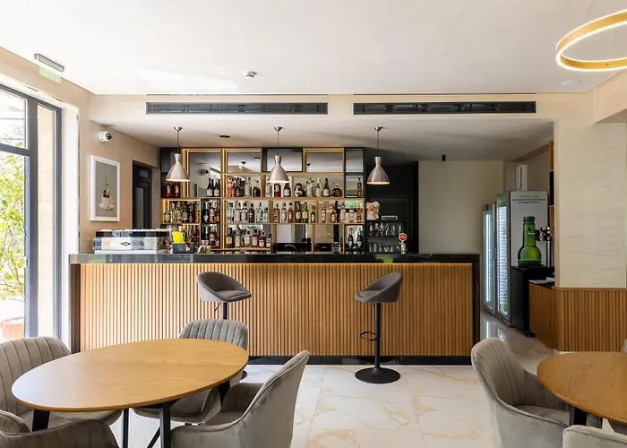 Aparthotel Emilia Romana Park 4*